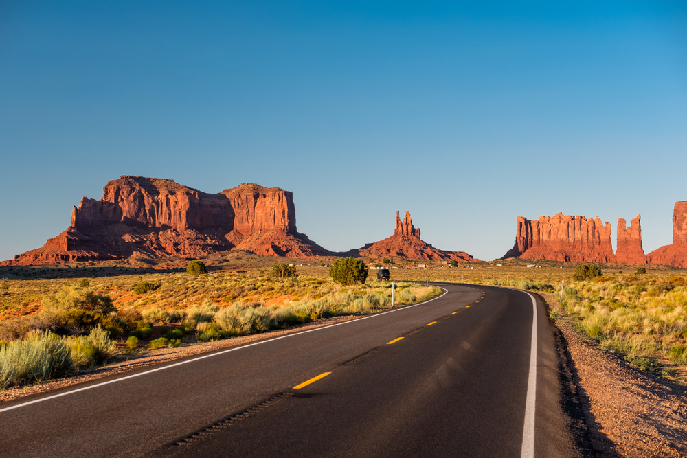 scenic road of monument valley arizona
